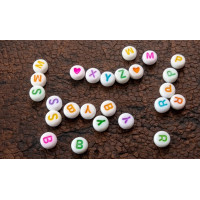 Acrylperle 6mm, Buchstaben weiß und bunt